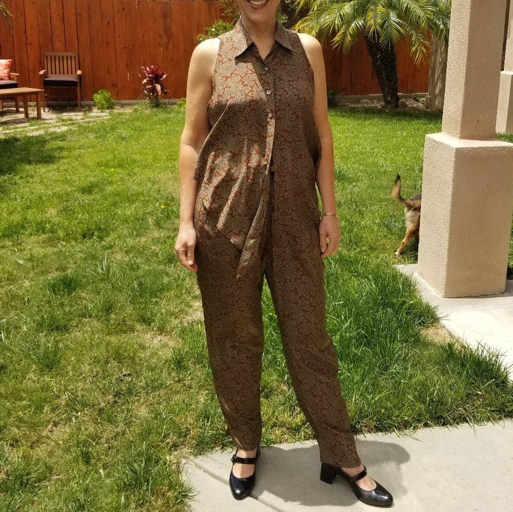 Donna Karan New York 2-Piece Suit. Paisley Large